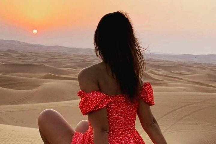 Experience the vastness of the Arabian Desert as the sun sets capturing unforgettable moments while sand boarding and embracing the serene beauty around you. Adventure awaits in Dubai’s stunning dunes.